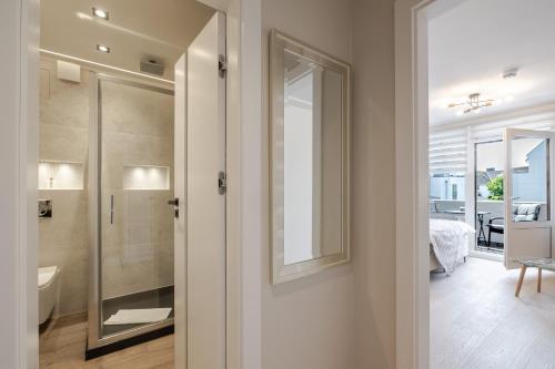 a bathroom with a walk in shower and a mirror at Appartement Agnes in Westerland