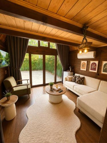 a living room with a couch and a table at Oce Bungalow in Ardeşen