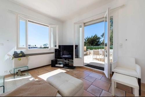 Penthouse sea view and pool A C 6P– Cannes