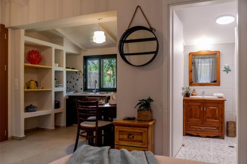 a room with a kitchen and a dining room at THIRES Guesthouse in Vasilikos