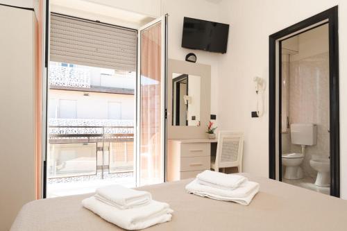Llit o llits en una habitació de Hotel Galileo