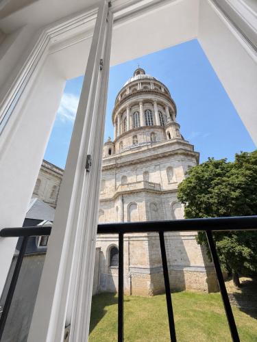 a view of a building from a window at GJ Holiday Escapes - Le plage de Notre-Dame - Appartement au coeur de la vieille ville in Boulogne-sur-Mer