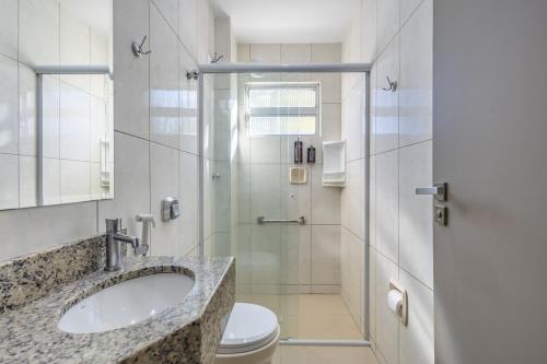 a bathroom with a sink and a shower at Hotel Rosenbrock in Balneário Camboriú