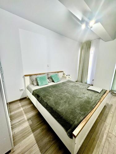 a bedroom with a large bed in a room at Servio apart in Otopeni