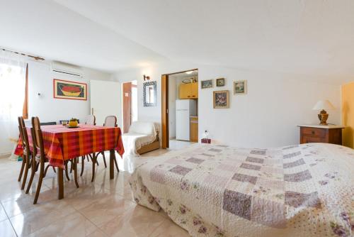 Cozy studio city centre Pag