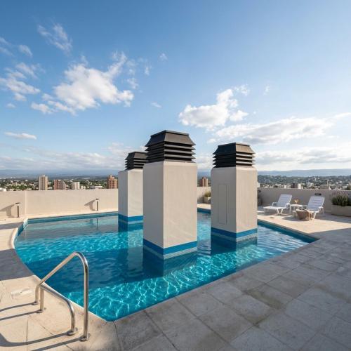 a swimming pool on the roof of a building at Torre Melos, 2do piso, centro, con cochera in Villa Carlos Paz