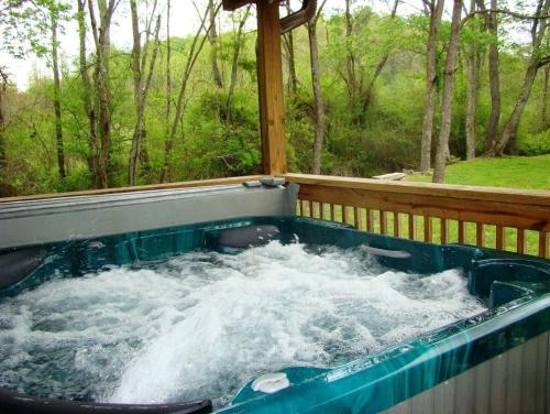 Climbing Bear Creekside Cabin – Photos 4
