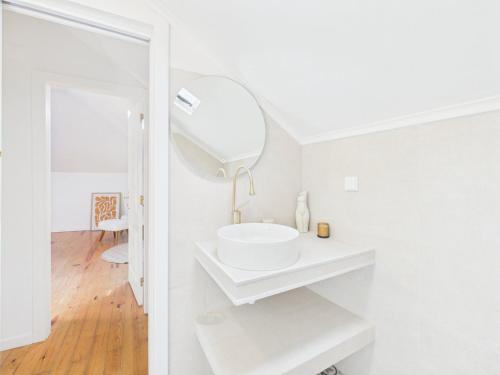 1BR w/ AC – Alfama, Ideal for Long Stays | By Airnest