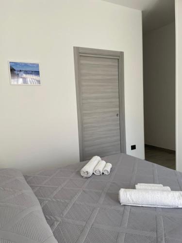 a bedroom with a bed with two towels on it at Sole & Mare Rooms Briatico in Briatico