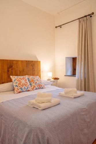 a bedroom with two towels on a large bed at Casa della Marina - beach, seaview, wifi in Conca dei Marini