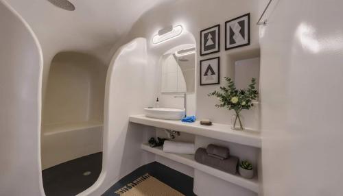 Ira Sea View Couple Studio with Rooftop Jacuzzi