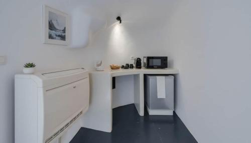 Ira Sea View Couple Studio with Rooftop Jacuzzi