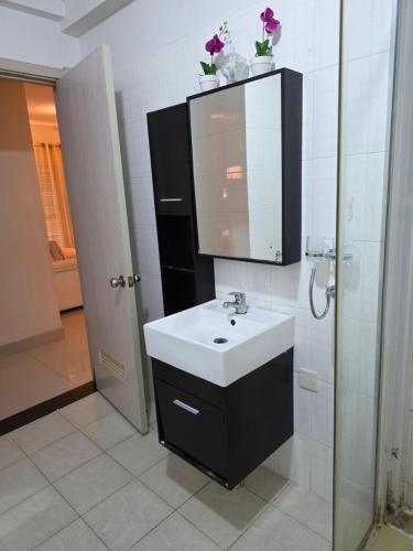 a bathroom with a sink and a mirror at L28 double up apartament in Camama