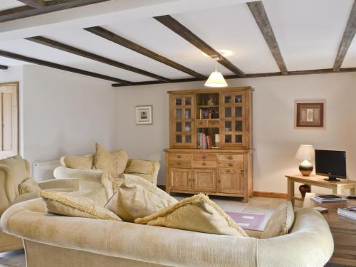 a living room with a couch and a tv at Coriander - E4323 in Catfield