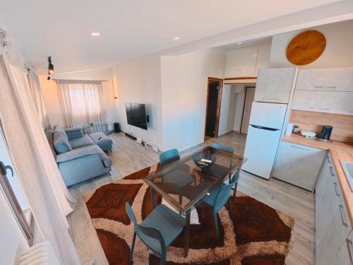 Cozy Penthouse next to Station
