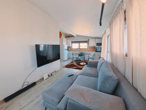 Cozy Penthouse next to Station