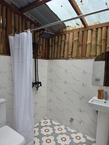 a bathroom with a shower curtain and a sink at Barreo Nova Eco Resort in Abrafo