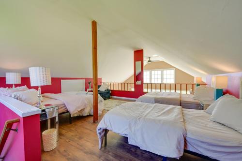 a room with three beds in a room at Waterfront Bellingham Bliss: Steps to Beach! in Bellingham