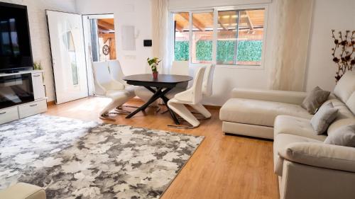 Sunny Villa with Private Pool in Calpe + Enclosed Garden
