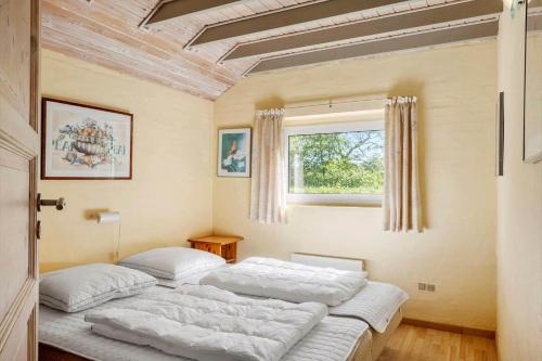 two twin beds in a room with a window at SJ296-Hejls-Ae-Skovbryn-37 in Hejls