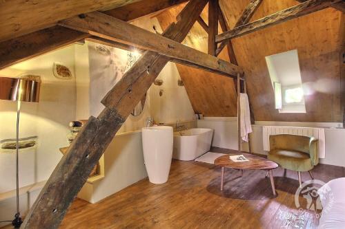 a bathroom with a white tub and a sink at Hôtel des ducs de bretagne in Saint-Brieuc