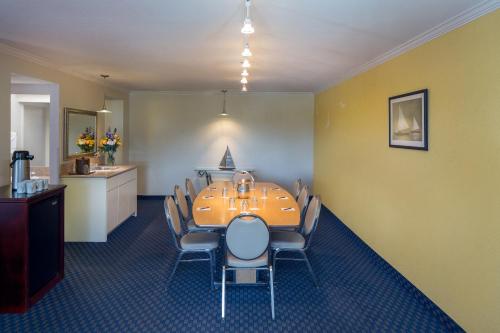a conference room with a table and chairs at The Marina Inn on San Francisco Bay in San Leandro