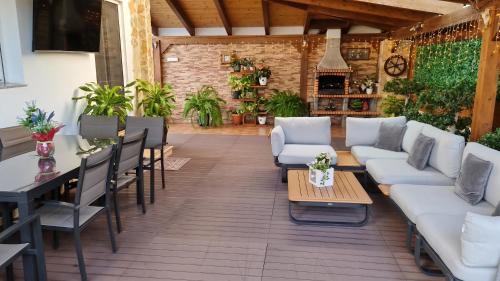 Sunny Villa with Private Pool in Calpe + Enclosed Garden