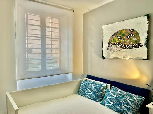 2 Bedroom Flat at just 4 tube stops from Coliseum