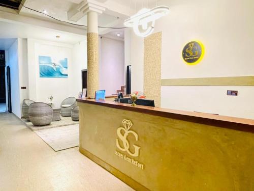 an office with a reception desk in a lobby at Secret Gem in Arugam Bay