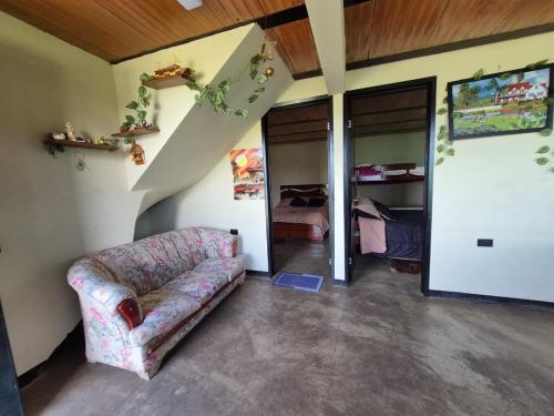 a living room with a couch and a bedroom at Rinconcito campesino in Aquitania