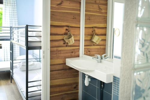 a bathroom with a sink and a mirror at Single Fin Hotel & Lodge in Mimizan-Plage