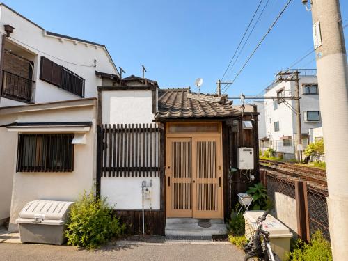 菊 铁道旁的日式Loft町屋 近天下茶屋站 像电影场景一样的大阪民宿