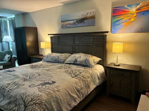 a bedroom with a bed and a painting on the wall at Oceanside Inn in Daytona Beach