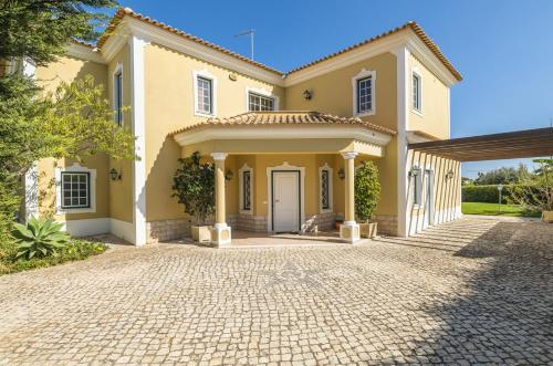 Villa Solar das Amendoeiras by Villa Select