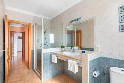 a bathroom with a sink and a shower and a toilet at Villa Dori by Villa Select in Punta Prima