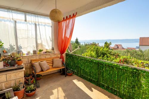 2 Bedroom Apt Val 10 min walk from beach with sea view
