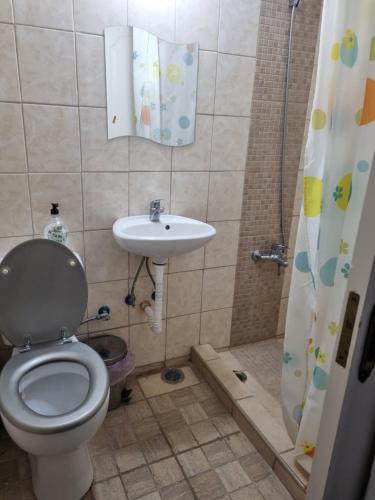 a bathroom with a toilet and a sink at Calma2 in Agioi Theodoroi