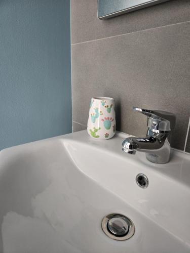 a white sink with a cup on top of it at fico d'india in Spadafora