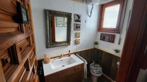 a bathroom with a sink and a toilet at Campoarique in Tudela de Duero
