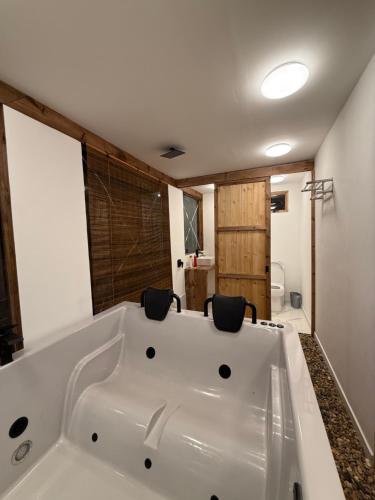a large white bath tub in a bathroom at Monte Waïa in Guasca