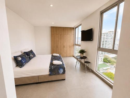 a bedroom with a bed and a large window at Santamarta, marina centro historico in Santa Marta