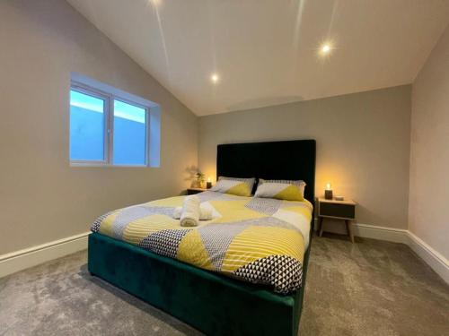 Modern Central Apartment - King Size Bed - Free Parking photo 15