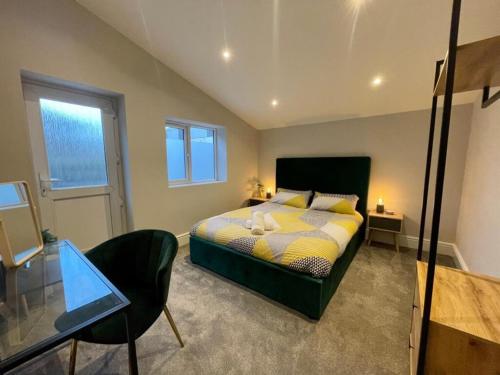 Modern Central Apartment - King Size Bed - Free Parking photo 18