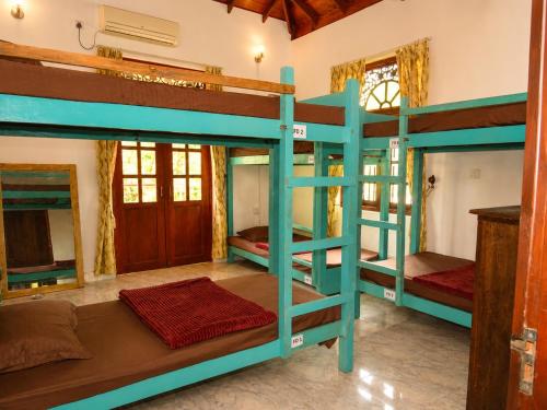 a room with bunk beds in a house at Ceylon Glory Hostel in Negombo