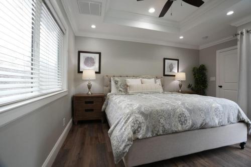 a bedroom with a bed and two lamps and a window at 4 bedroom, 3 bathrooms Pool Home in Orange