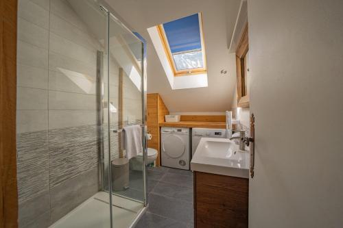 Mansarde- Central 2 bedroom top floor apartment Chamonix