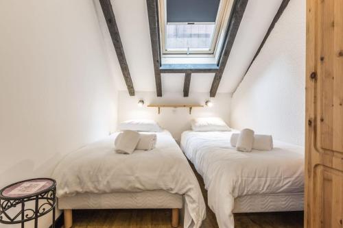 Mansarde- Central 2 bedroom top floor apartment Chamonix