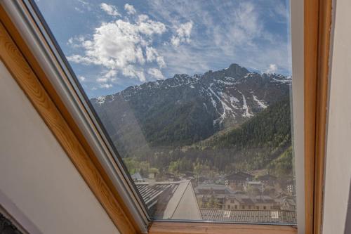 Mansarde- Central 2 bedroom top floor apartment Chamonix