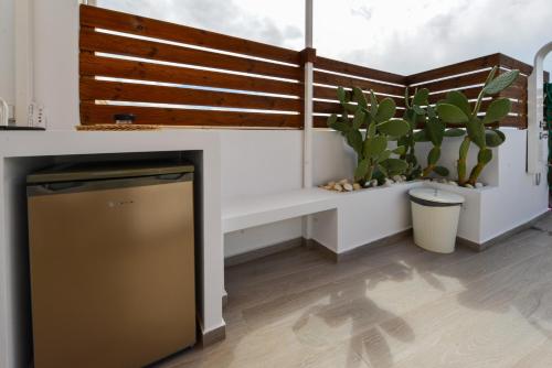 Acropolis area small studio with Hot tub and terrace view