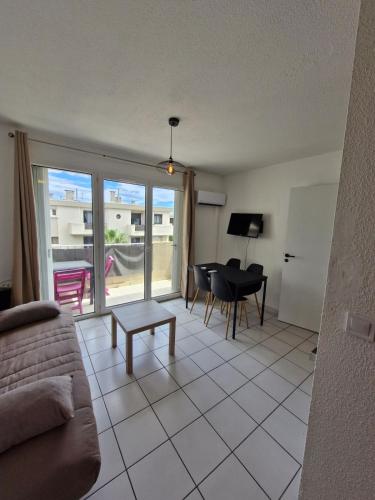 Apartment et parking space et Air conditioning